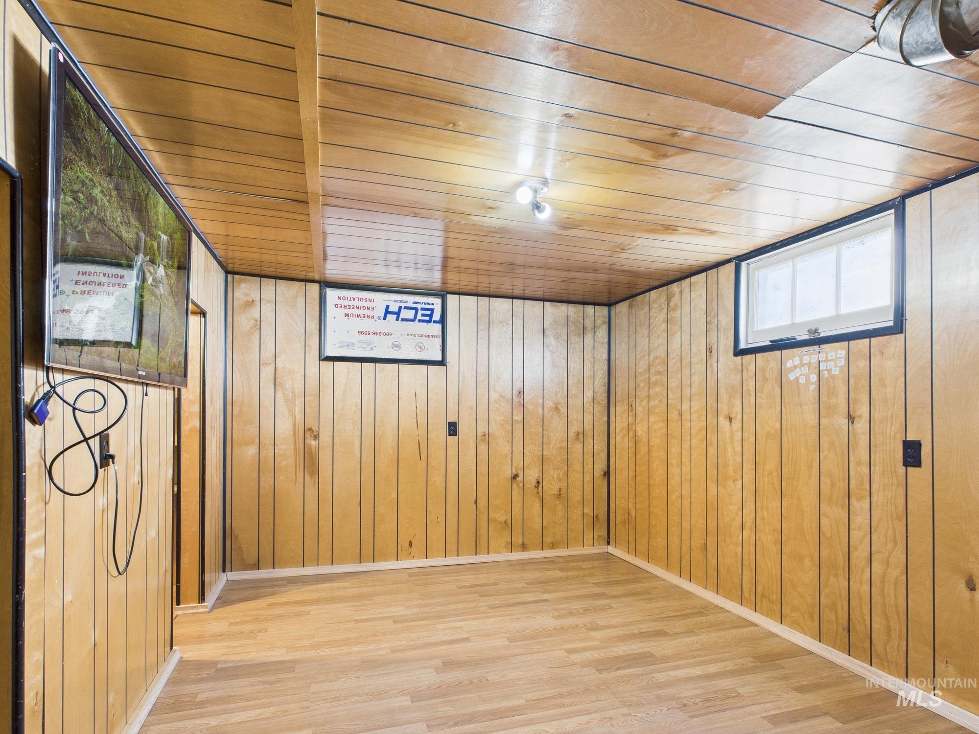 705 12th Street, Clarkston, Washington 99403, 4 Bedrooms, 2 Bathrooms, Residential For Sale, Price $325,000,MLS 98961933