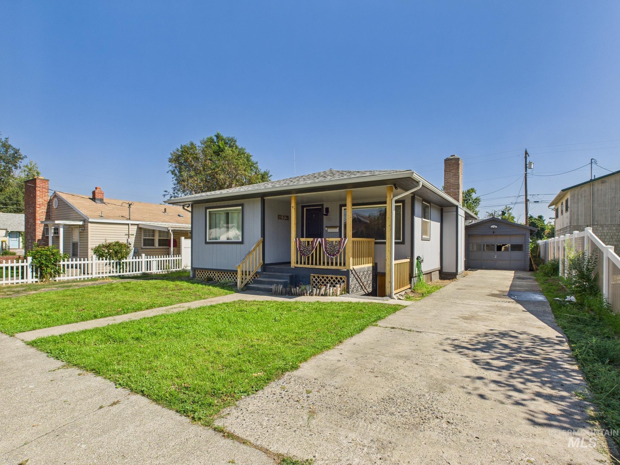 705 12th Street, Clarkston, Washington 99403, 4 Bedrooms, 2 Bathrooms, Residential For Sale, Price $325,000,MLS 98961933