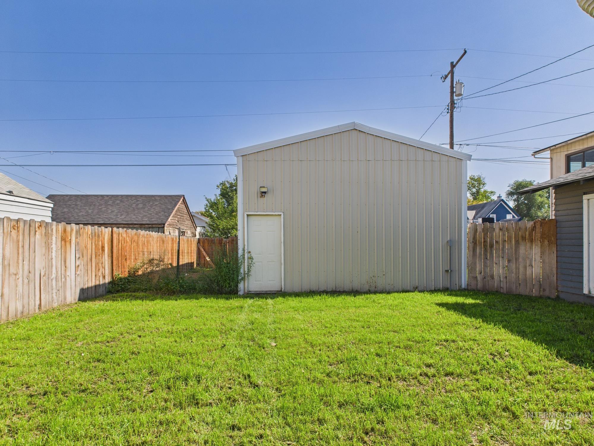 705 12th Street, Clarkston, Washington 99403, 4 Bedrooms, 2 Bathrooms, Residential For Sale, Price $325,000,MLS 98961933