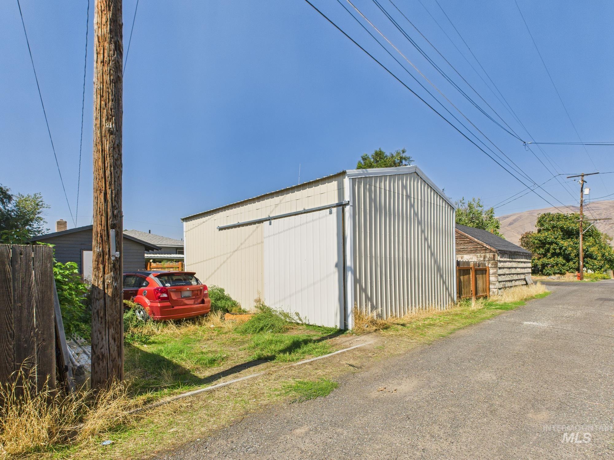 705 12th Street, Clarkston, Washington 99403, 4 Bedrooms, 2 Bathrooms, Residential For Sale, Price $325,000,MLS 98961933