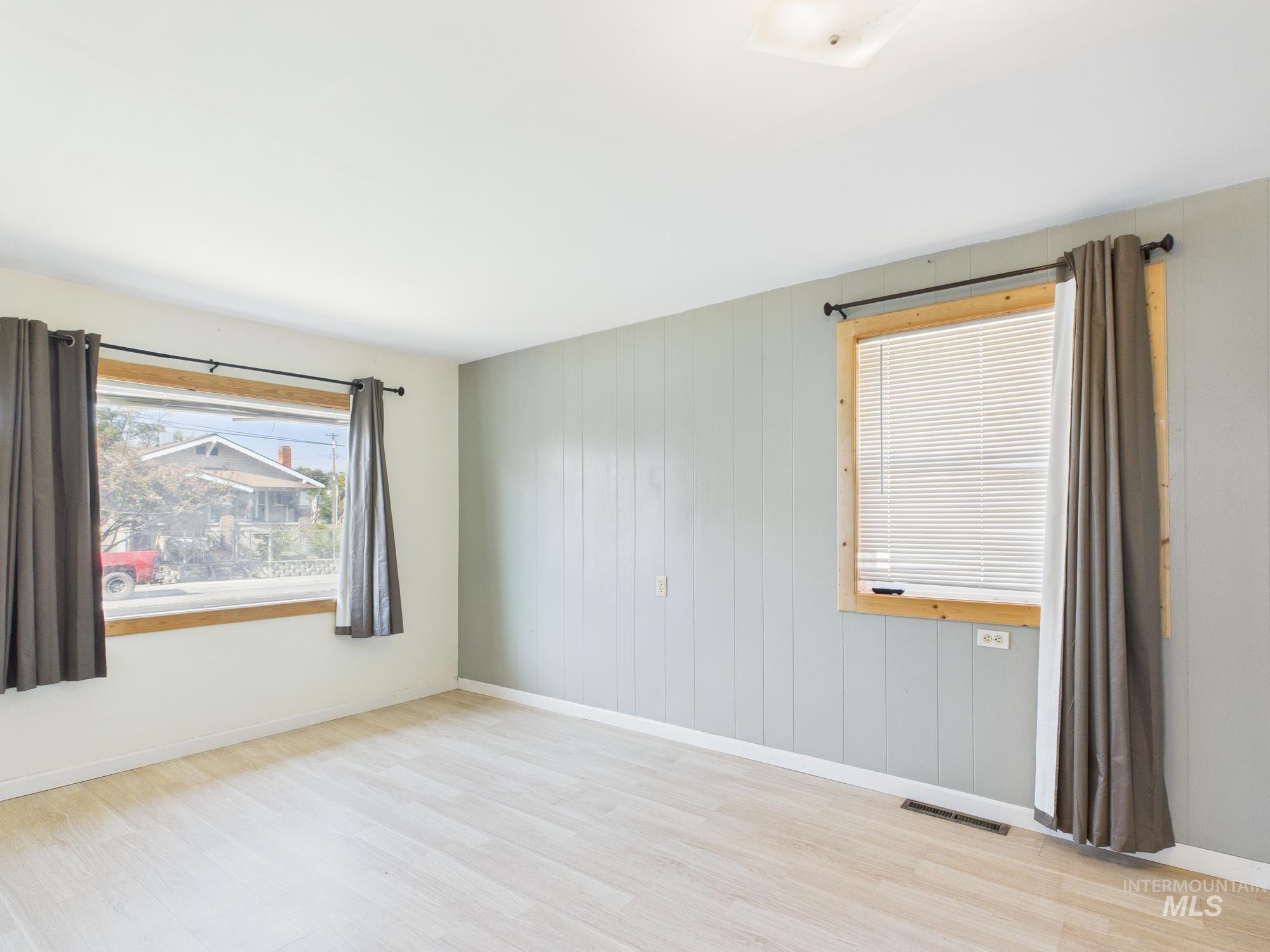 705 12th Street, Clarkston, Washington 99403, 4 Bedrooms, 2 Bathrooms, Residential For Sale, Price $325,000,MLS 98961933