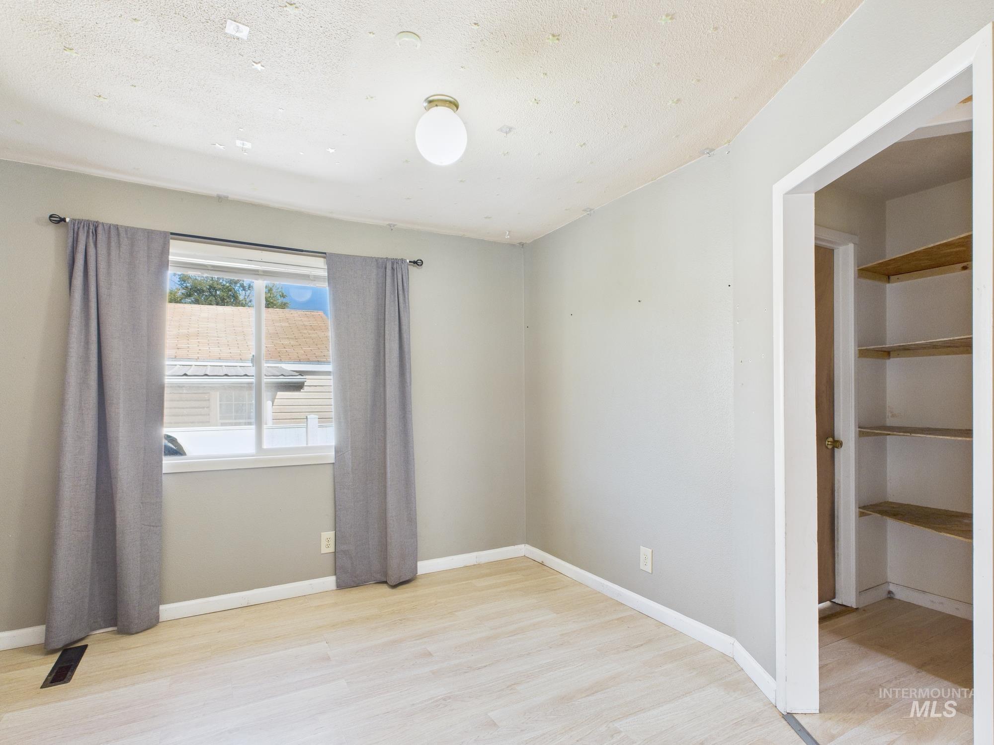 705 12th Street, Clarkston, Washington 99403, 4 Bedrooms, 2 Bathrooms, Residential For Sale, Price $325,000,MLS 98961933