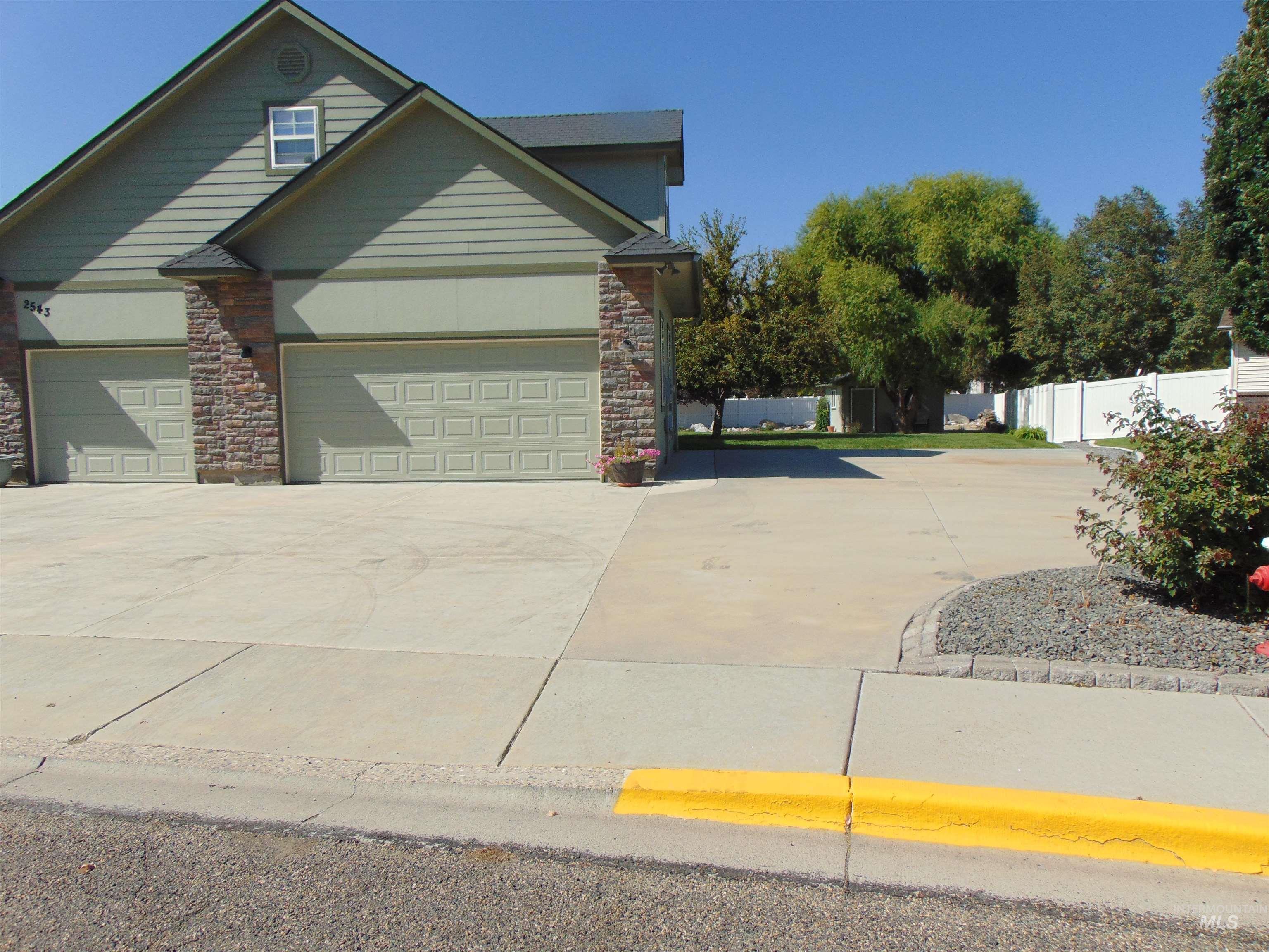 2543 Lauren Dr., Ontario, Oregon 97914, 4 Bedrooms, 2.5 Bathrooms, Residential For Sale, Price $511,000, 98961942