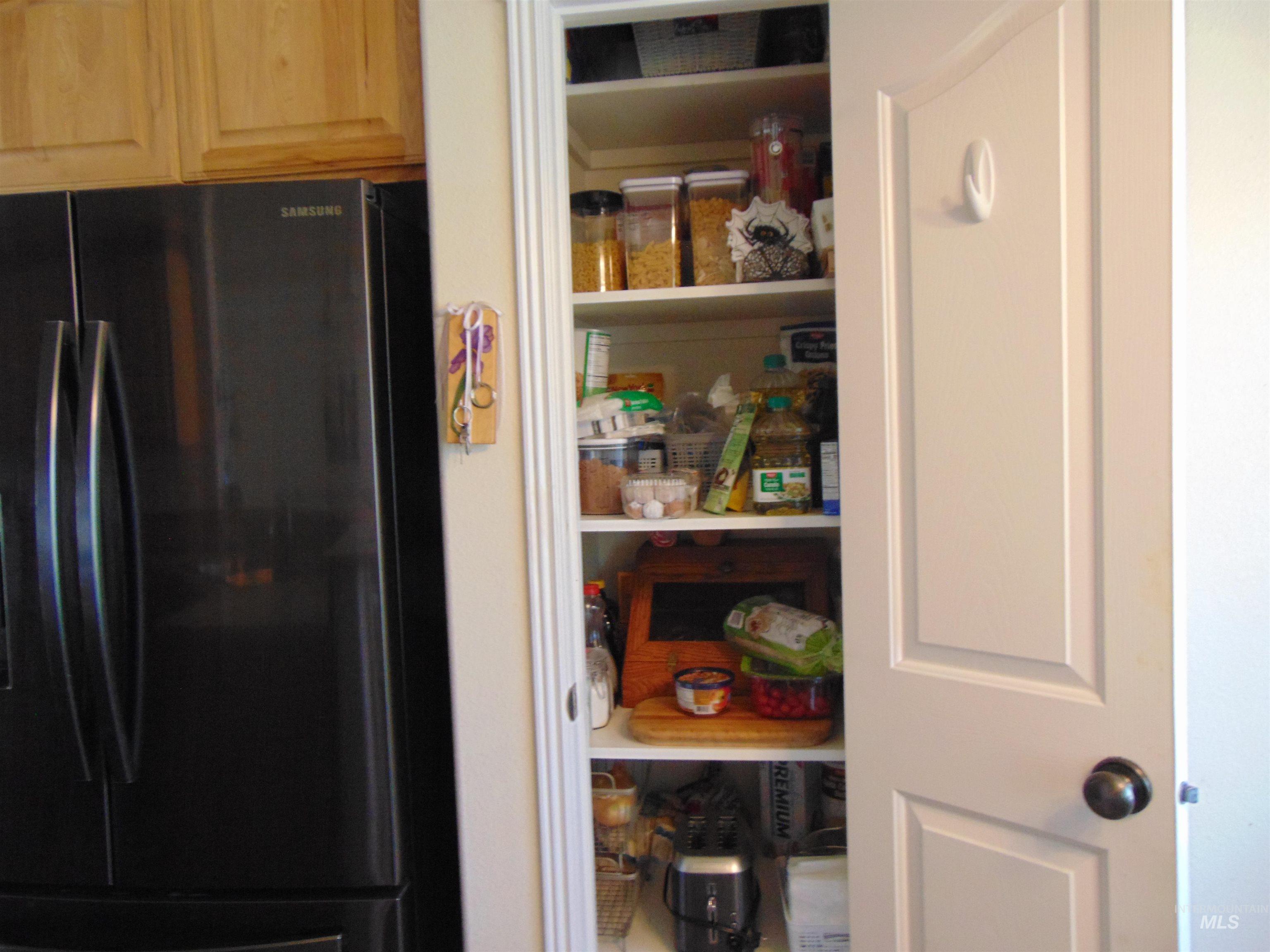 2543 Lauren Dr., Ontario, Oregon 97914, 4 Bedrooms, 2.5 Bathrooms, Residential For Sale, Price $511,000, 98961942