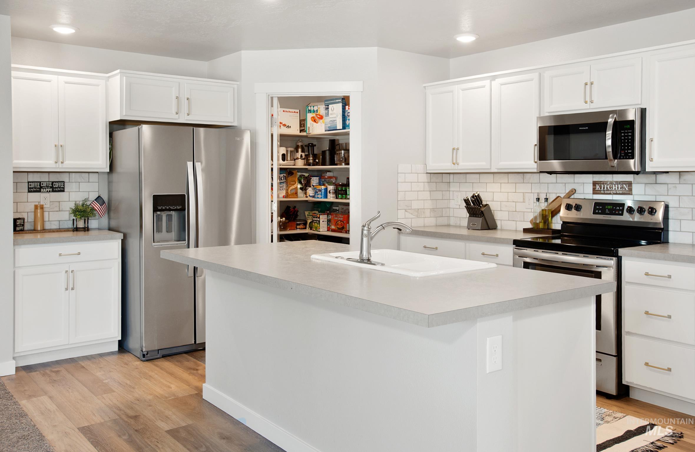 937 S Nautilus Ave, Boise, Idaho 83709, 4 Bedrooms, 2 Bathrooms, Residential For Sale, Price $529,000,MLS 98961999