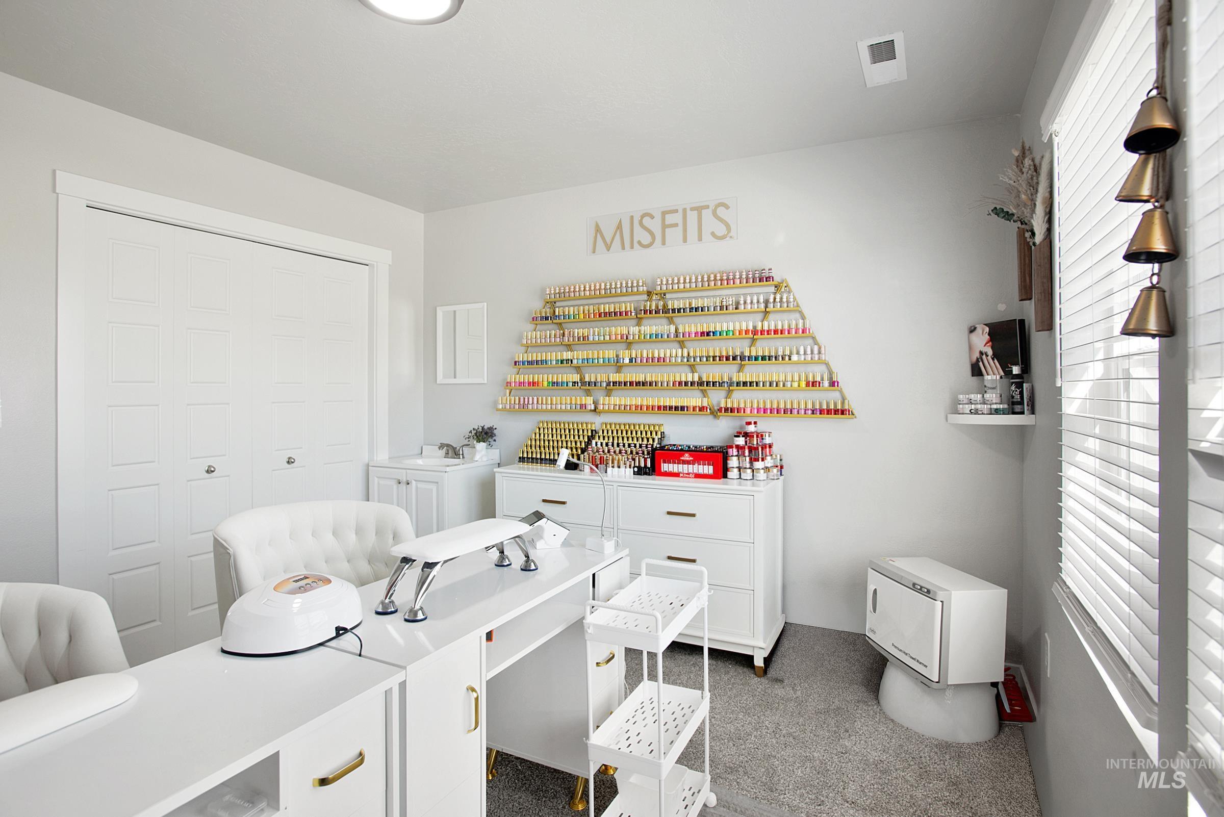 937 S Nautilus Ave, Boise, Idaho 83709, 4 Bedrooms, 2 Bathrooms, Residential For Sale, Price $529,000,MLS 98961999