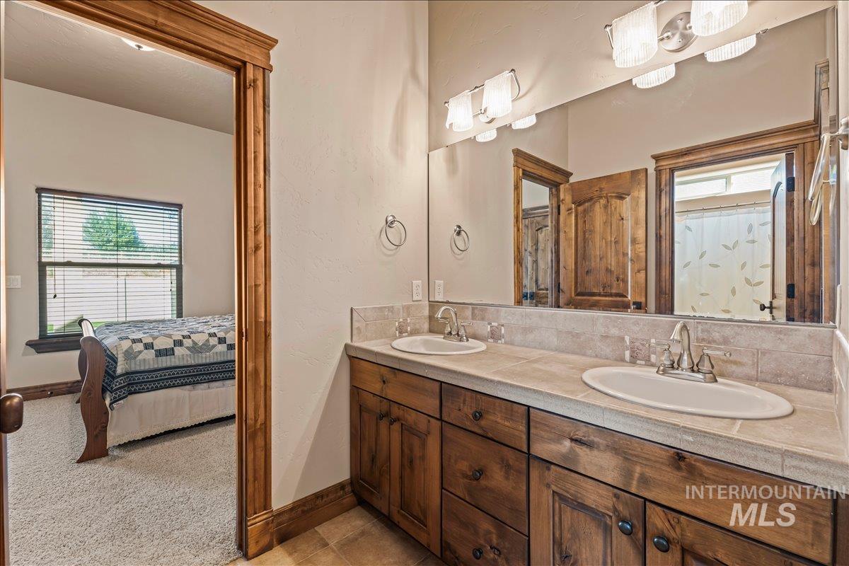 4324 W Briar Rock Ct, Eagle, Idaho 83616, 4 Bedrooms, 3.5 Bathrooms, Residential For Sale, Price $1,125,000,MLS 98962049