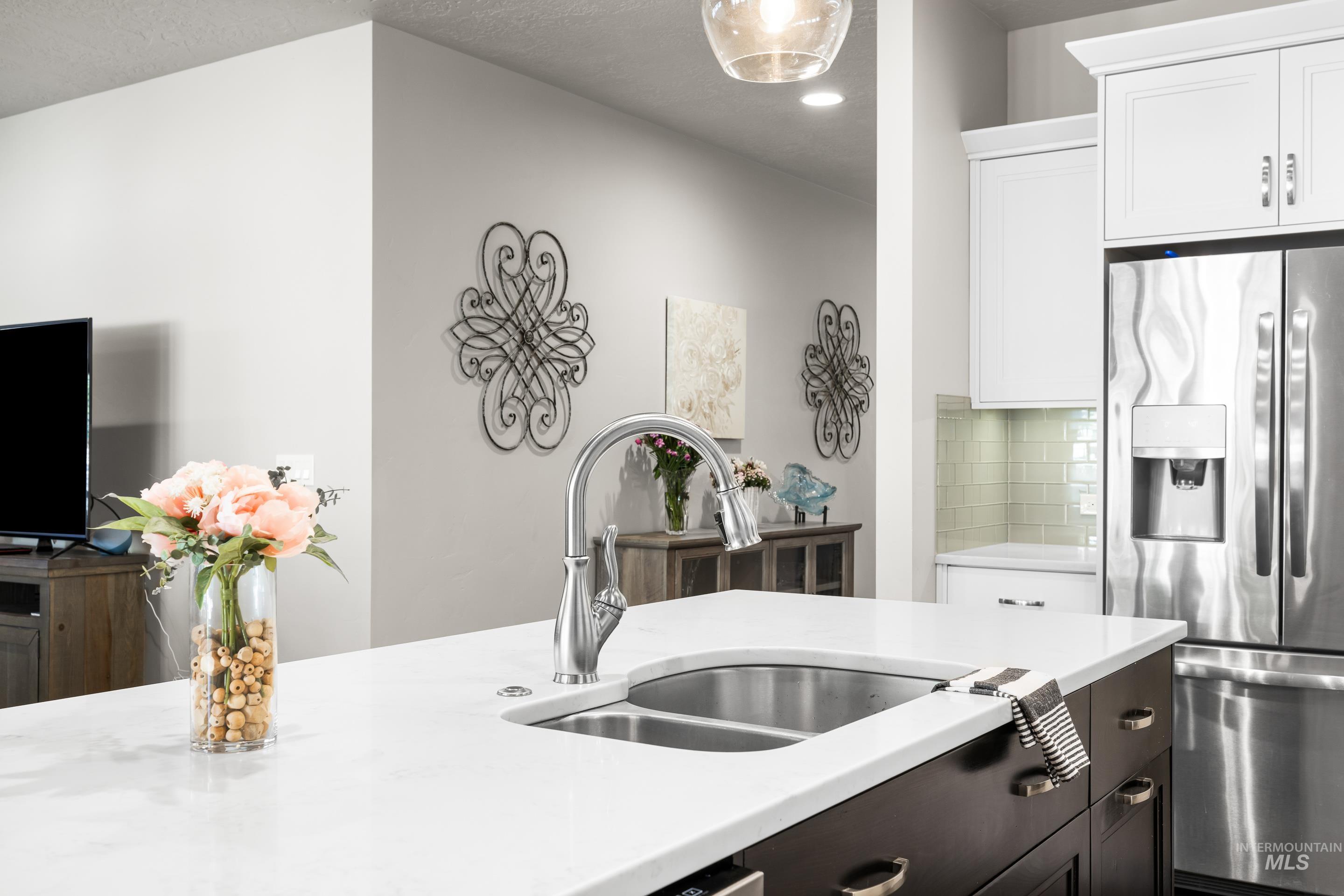 4569 N Tirso Ave, Meridian, Idaho 83646, 3 Bedrooms, 2 Bathrooms, Residential For Sale, Price $619,900,MLS 98962051