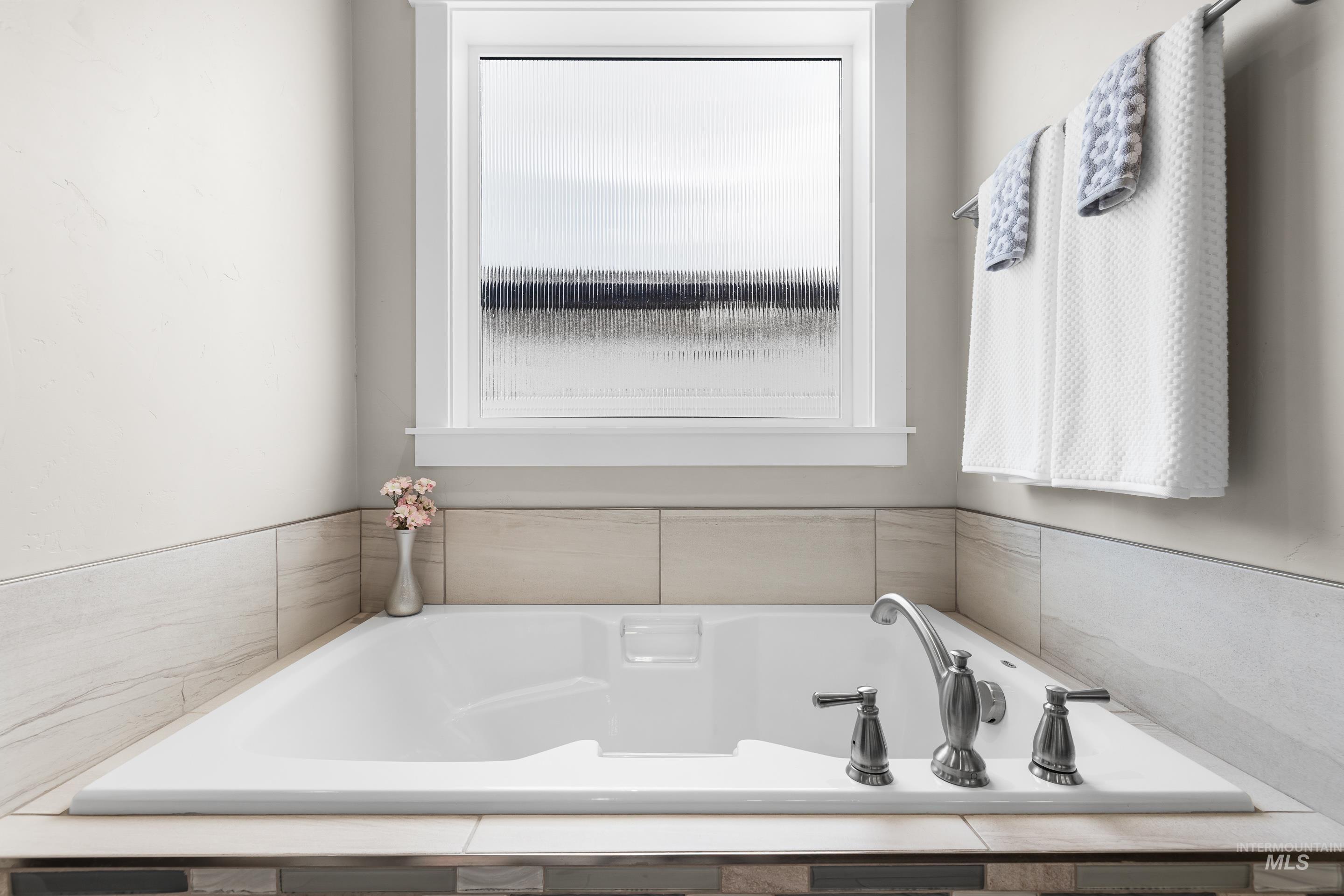 4569 N Tirso Ave, Meridian, Idaho 83646, 3 Bedrooms, 2 Bathrooms, Residential For Sale, Price $639,999,MLS 98962051