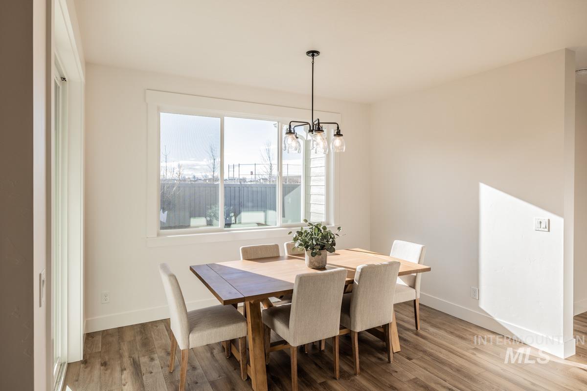 10261 Stony Oak Ct., Nampa, Idaho 83687, 3 Bedrooms, 3 Bathrooms, Residential For Sale, Price $564,900,MLS 98962052