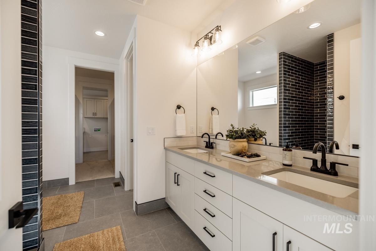 10261 Stony Oak Ct., Nampa, Idaho 83687, 3 Bedrooms, 3 Bathrooms, Residential For Sale, Price $564,900,MLS 98962052