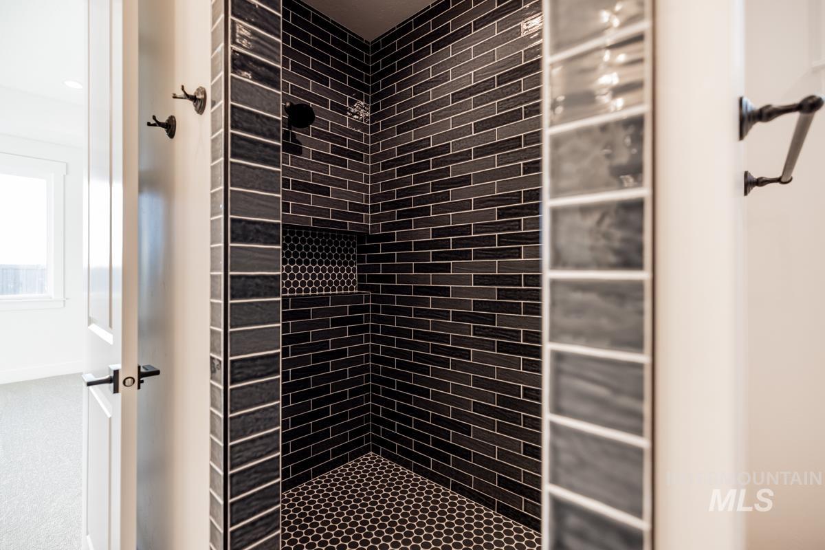 10261 Stony Oak Ct., Nampa, Idaho 83687, 3 Bedrooms, 3 Bathrooms, Residential For Sale, Price $564,900,MLS 98962052