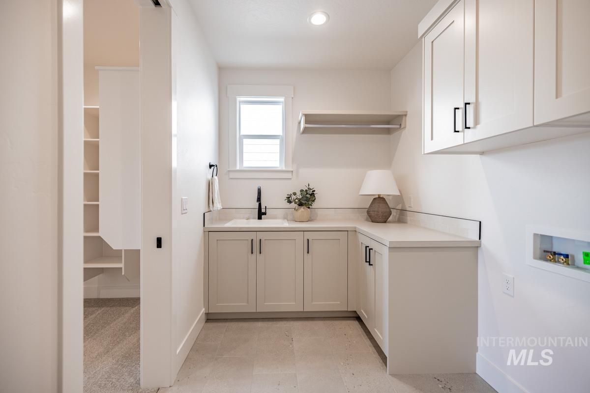 10261 Stony Oak Ct., Nampa, Idaho 83687, 3 Bedrooms, 3 Bathrooms, Residential For Sale, Price $564,900,MLS 98962052