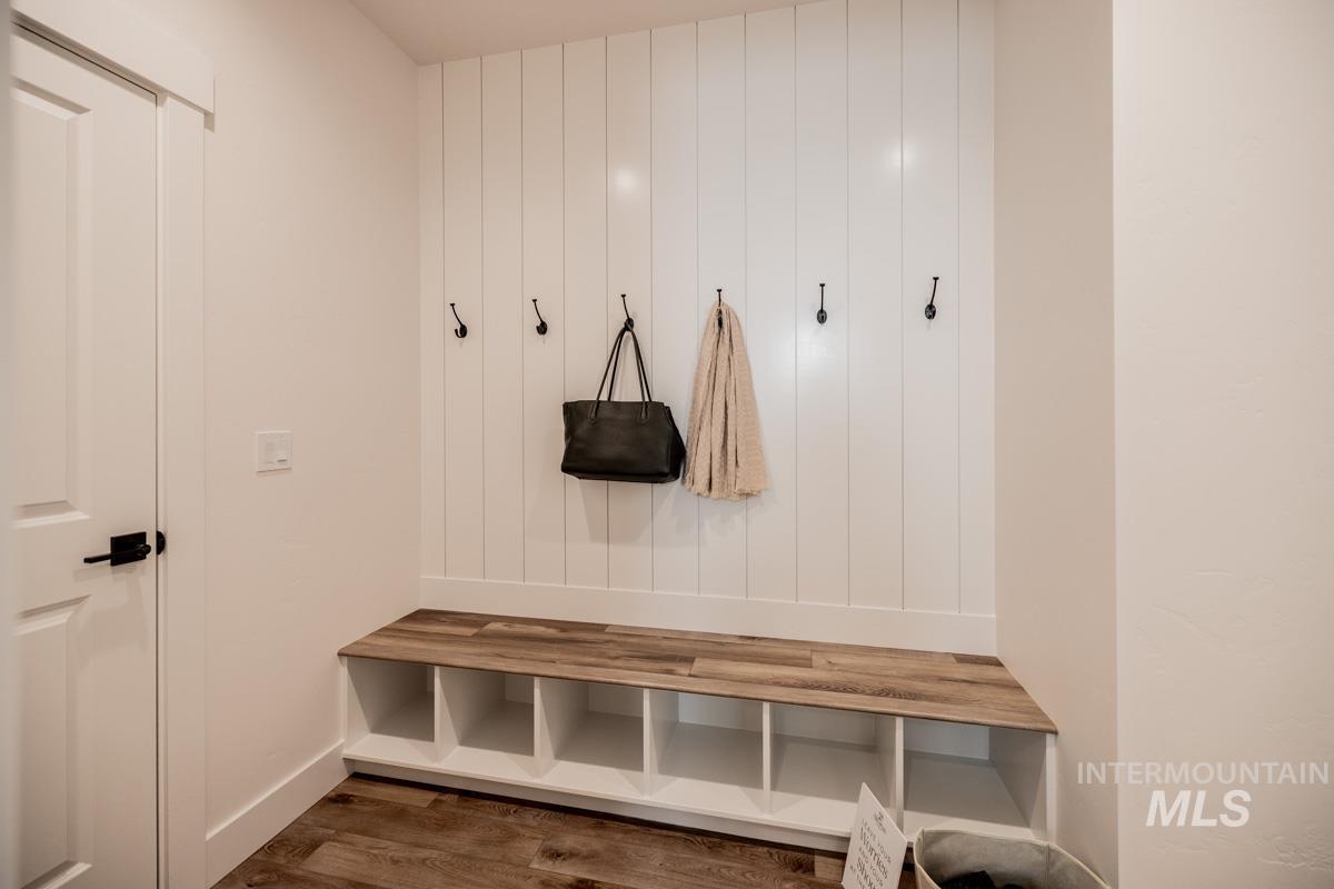 10261 Stony Oak Ct., Nampa, Idaho 83687, 3 Bedrooms, 3 Bathrooms, Residential For Sale, Price $564,900,MLS 98962052