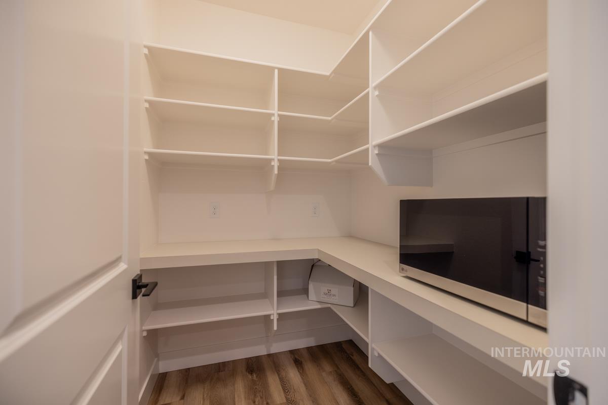 10261 Stony Oak Ct., Nampa, Idaho 83687, 3 Bedrooms, 3 Bathrooms, Residential For Sale, Price $564,900,MLS 98962052