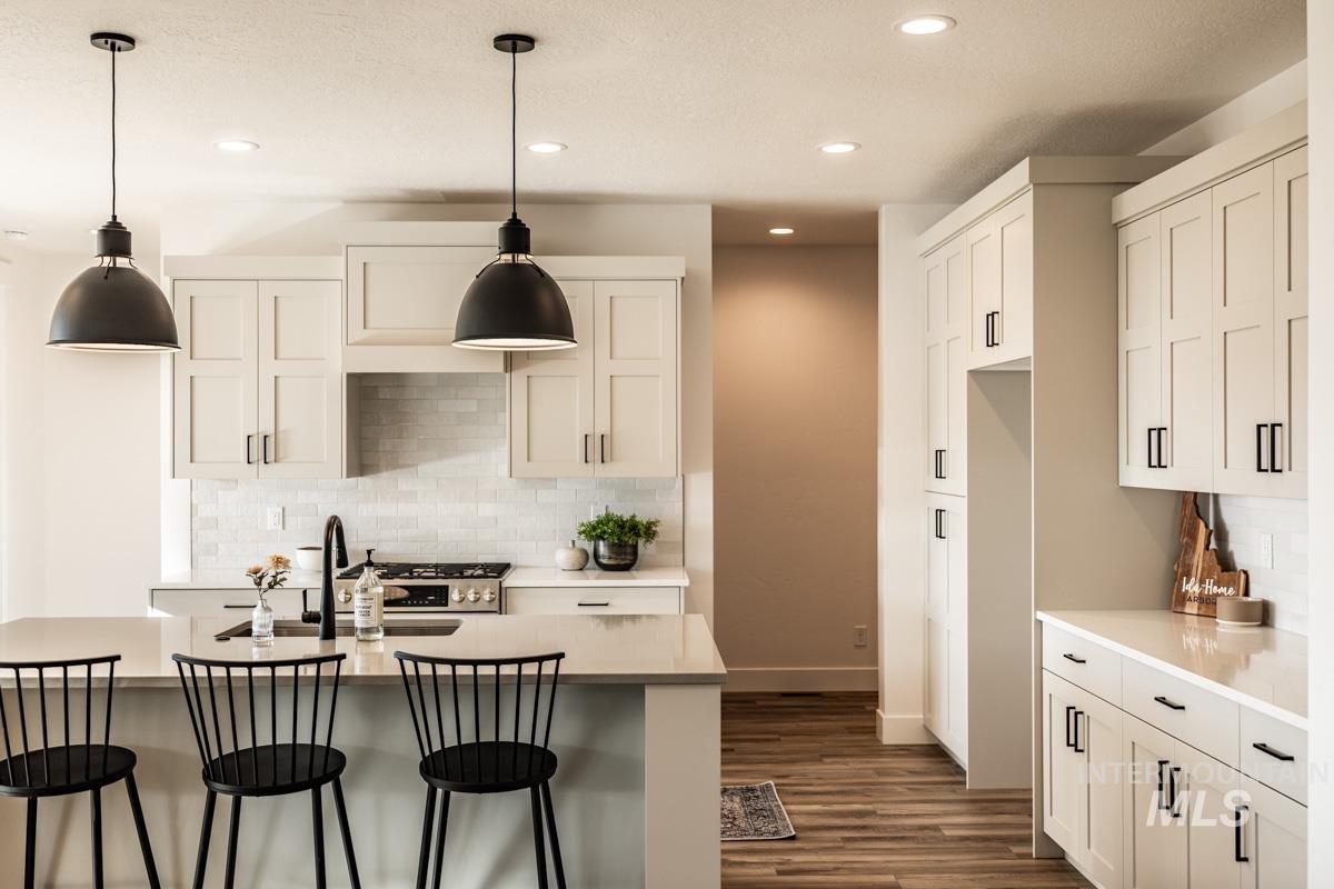 10261 Stony Oak Ct., Nampa, Idaho 83687, 3 Bedrooms, 3 Bathrooms, Residential For Sale, Price $564,900,MLS 98962052