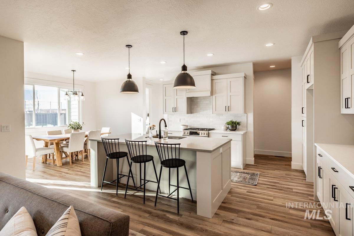 10261 Stony Oak Ct., Nampa, Idaho 83687, 3 Bedrooms, 3 Bathrooms, Residential For Sale, Price $564,900,MLS 98962052