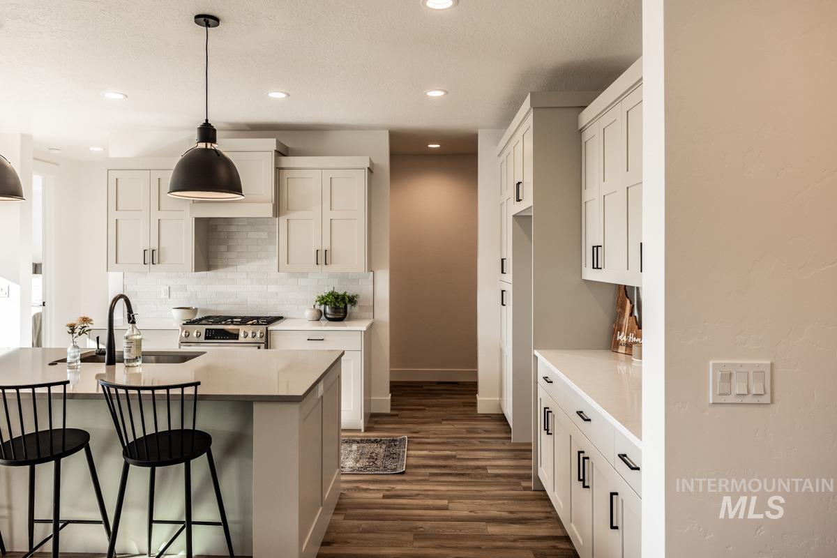 10261 Stony Oak Ct., Nampa, Idaho 83687, 3 Bedrooms, 3 Bathrooms, Residential For Sale, Price $564,900,MLS 98962052