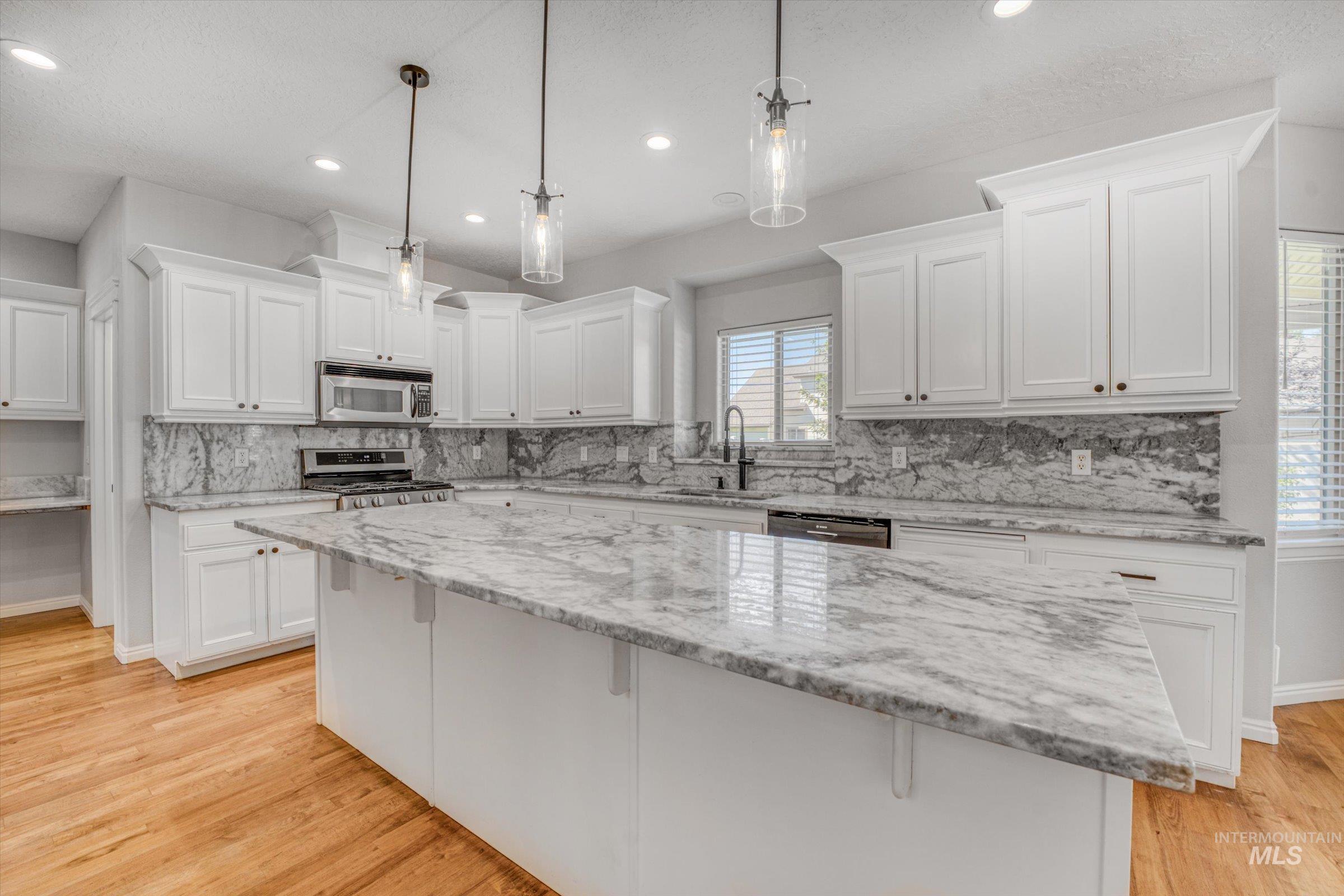 309 S Fernan Lake Way, Star, Idaho 83669, 4 Bedrooms, 2.5 Bathrooms, Residential For Sale, Price $582,400,MLS 98962078