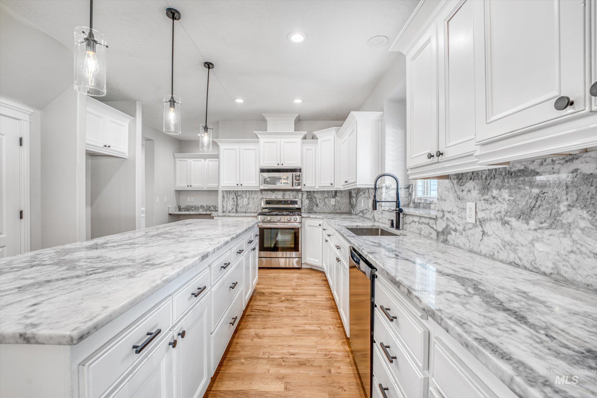 309 S Fernan Lake Way, Star, Idaho 83669, 4 Bedrooms, 2.5 Bathrooms, Residential For Sale, Price $582,400,MLS 98962078