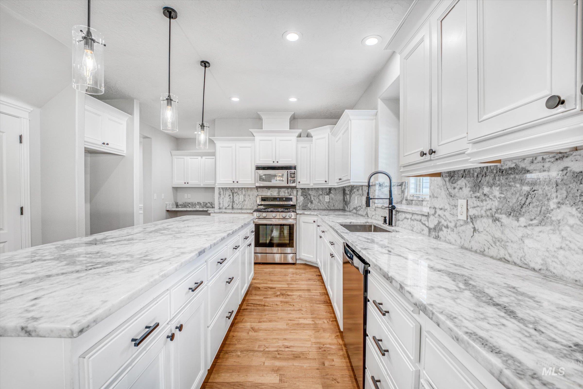 309 S Fernan Lake Way, Star, Idaho 83669, 4 Bedrooms, 2.5 Bathrooms, Residential For Sale, Price $582,400,MLS 98962078