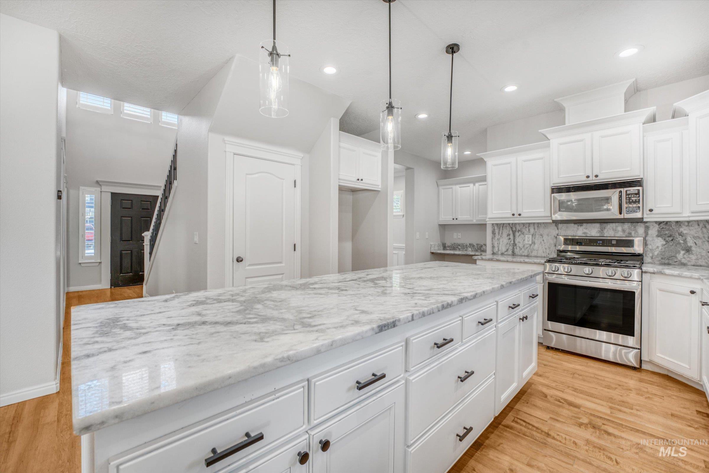 309 S Fernan Lake Way, Star, Idaho 83669, 4 Bedrooms, 2.5 Bathrooms, Residential For Sale, Price $582,400,MLS 98962078