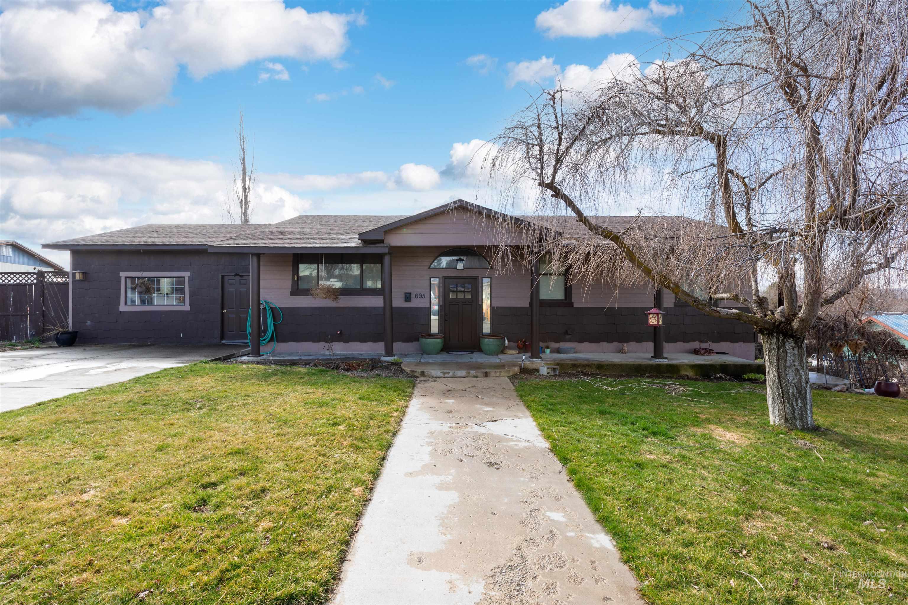 695 Totem Dr, Weiser, Idaho 83672, 4 Bedrooms, 2.5 Bathrooms, Residential For Sale, Price $480,000, 98962152