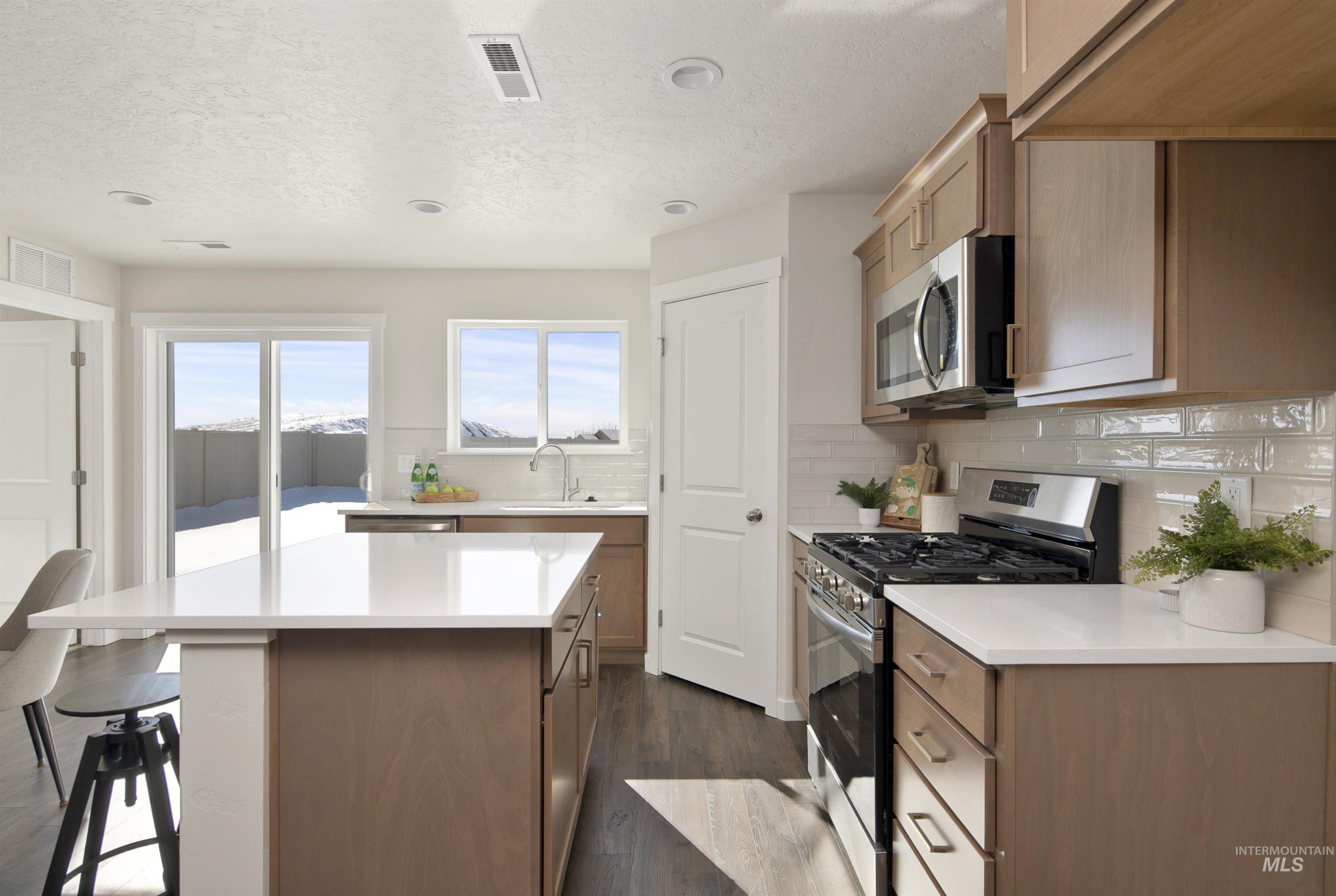 10114 Longtail Drive, Nampa, Idaho 83687, 3 Bedrooms, 3 Bathrooms, Residential For Sale, Price $413,695,MLS 98962191