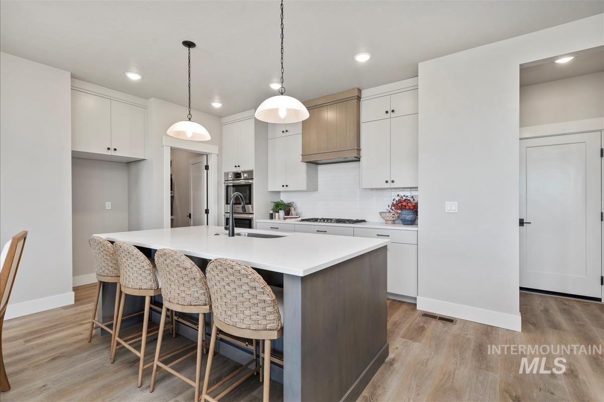 6672 W Los Flores Dr, Meridian, Idaho 83646, 3 Bedrooms, 2.5 Bathrooms, Residential For Sale, Price $569,900,MLS 98962229