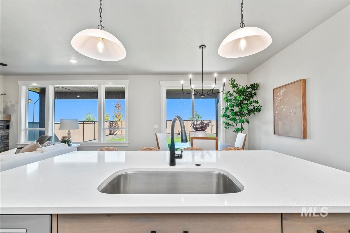 6672 W Los Flores Dr, Meridian, Idaho 83646, 3 Bedrooms, 2.5 Bathrooms, Residential For Sale, Price $569,900,MLS 98962229