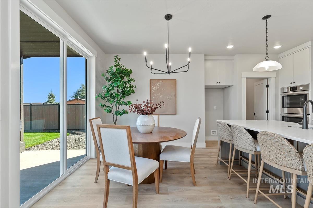 6672 W Los Flores Dr, Meridian, Idaho 83646, 3 Bedrooms, 2.5 Bathrooms, Residential For Sale, Price $569,900,MLS 98962229