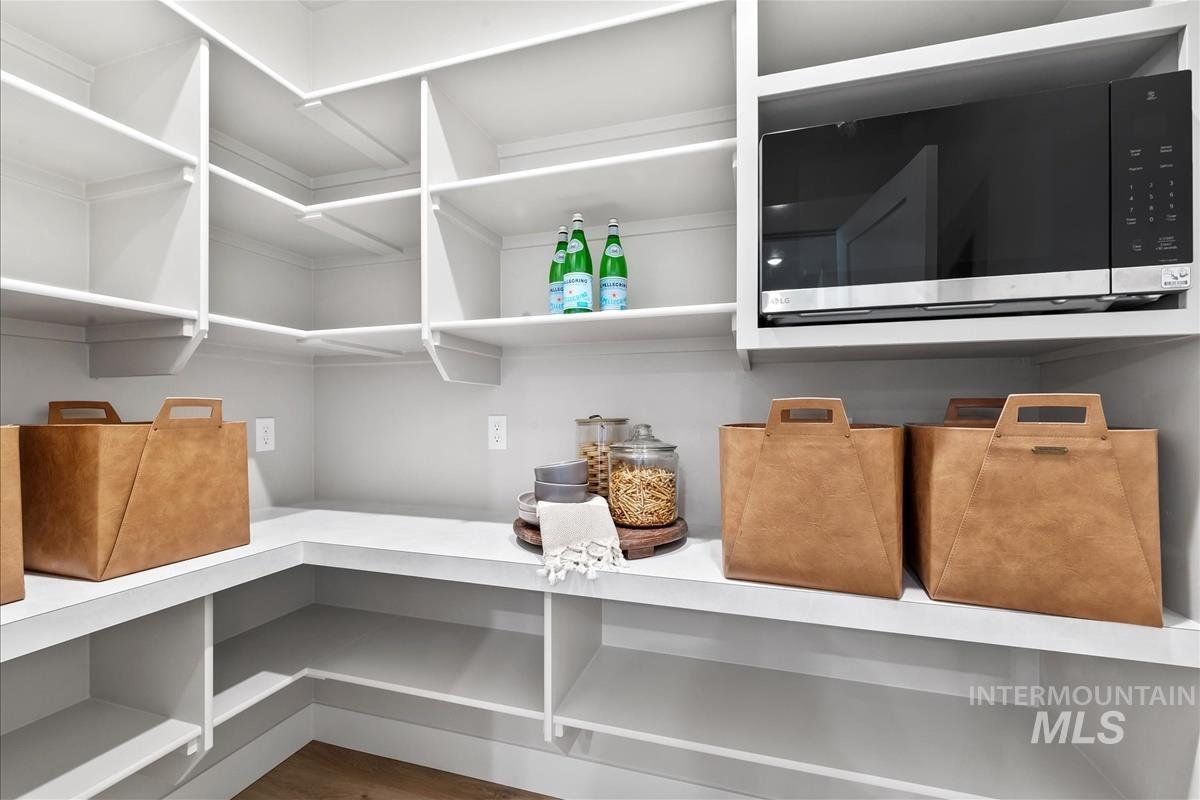 6672 W Los Flores Dr, Meridian, Idaho 83646, 3 Bedrooms, 2.5 Bathrooms, Residential For Sale, Price $569,900,MLS 98962229