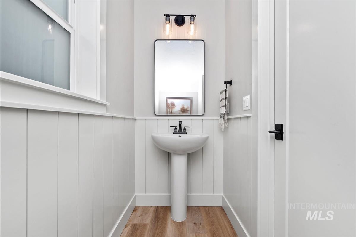 6672 W Los Flores Dr, Meridian, Idaho 83646, 3 Bedrooms, 2.5 Bathrooms, Residential For Sale, Price $569,900,MLS 98962229