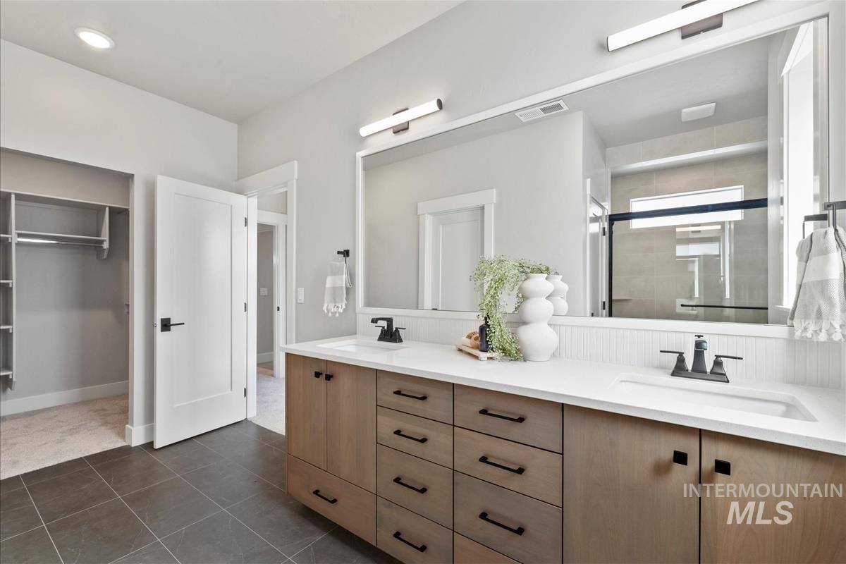 6672 W Los Flores Dr, Meridian, Idaho 83646, 3 Bedrooms, 2.5 Bathrooms, Residential For Sale, Price $569,900,MLS 98962229