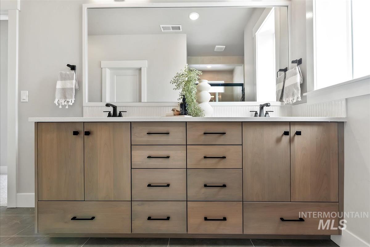 6672 W Los Flores Dr, Meridian, Idaho 83646, 3 Bedrooms, 2.5 Bathrooms, Residential For Sale, Price $569,900,MLS 98962229