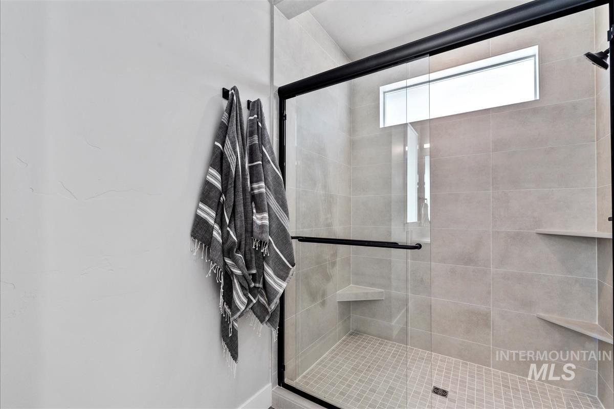 6672 W Los Flores Dr, Meridian, Idaho 83646, 3 Bedrooms, 2.5 Bathrooms, Residential For Sale, Price $569,900,MLS 98962229