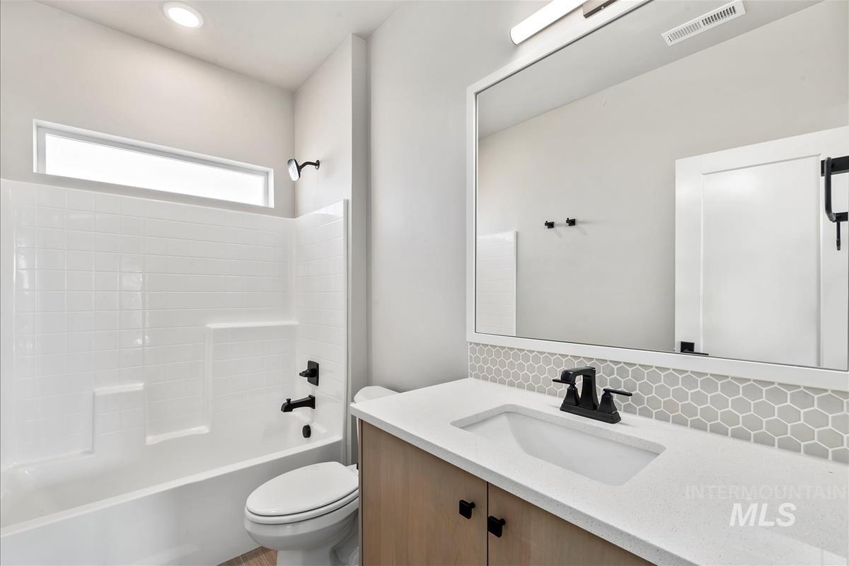 6672 W Los Flores Dr, Meridian, Idaho 83646, 3 Bedrooms, 2.5 Bathrooms, Residential For Sale, Price $569,900,MLS 98962229