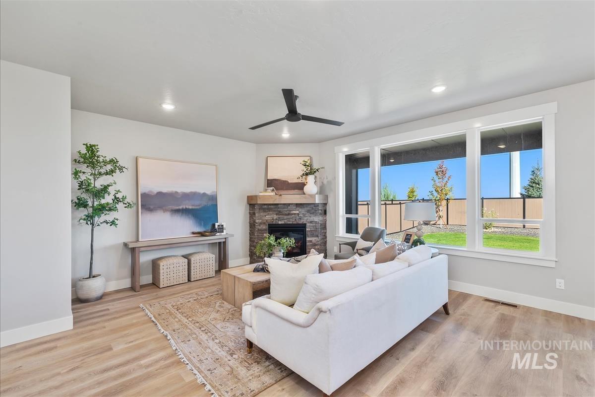 6672 W Los Flores Dr, Meridian, Idaho 83646, 3 Bedrooms, 2.5 Bathrooms, Residential For Sale, Price $569,900,MLS 98962229