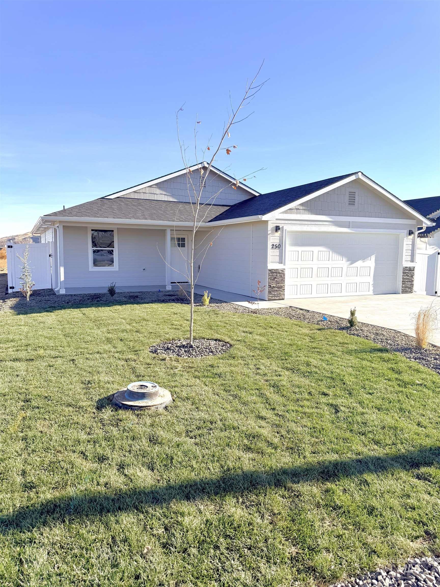 250 Elm St N, Vale, Oregon 97918, 3 Bedrooms, 2 Bathrooms, Residential For Sale, Price $296,700,MLS 98962238