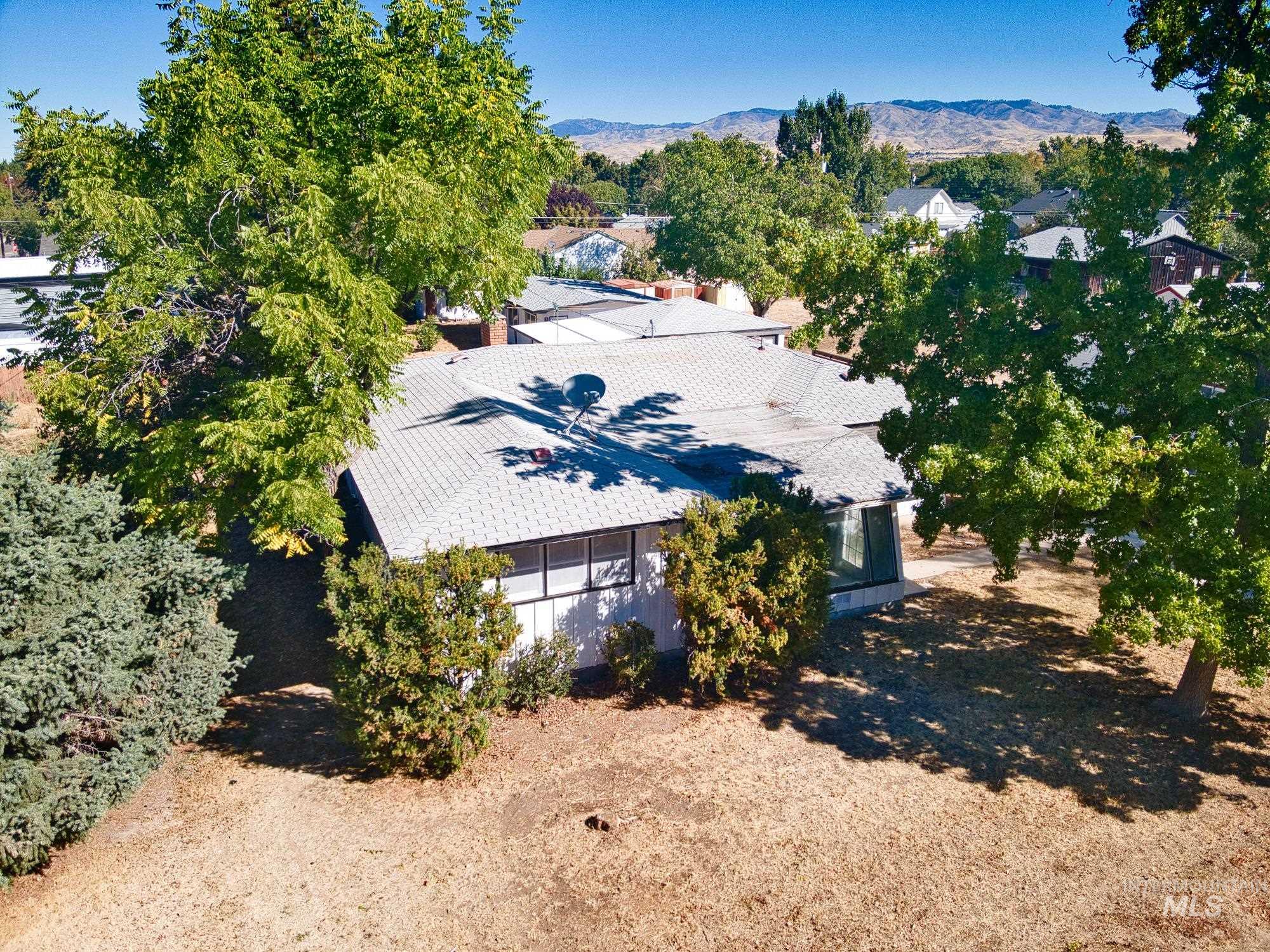 716 W Linden St., Boise, Idaho 83706, 4 Bedrooms, 1 Bathroom, Residential Income For Sale, Price $629,900,MLS 98962265