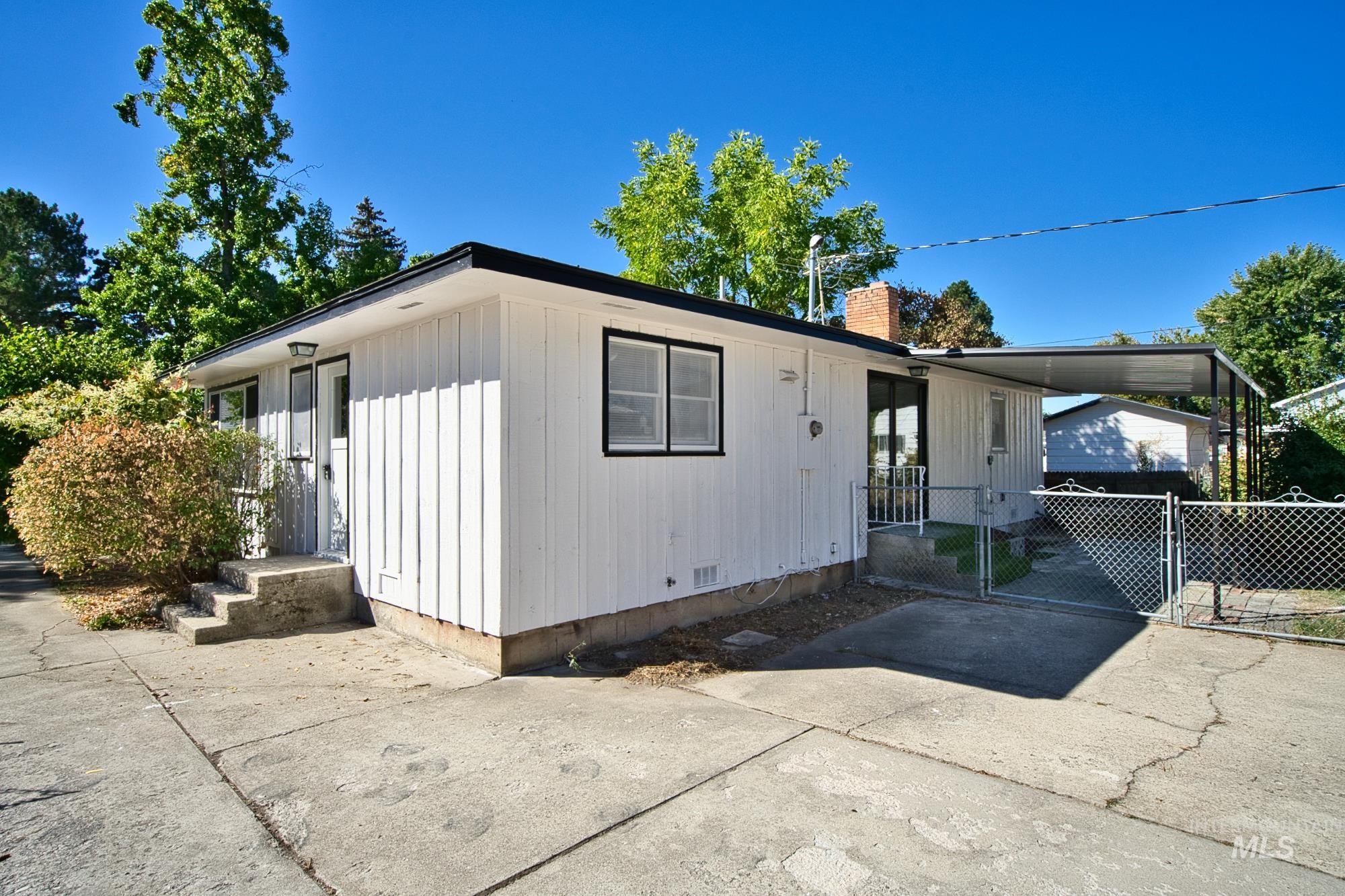 716 W Linden St., Boise, Idaho 83706, 4 Bedrooms, 1 Bathroom, Residential Income For Sale, Price $629,900,MLS 98962265
