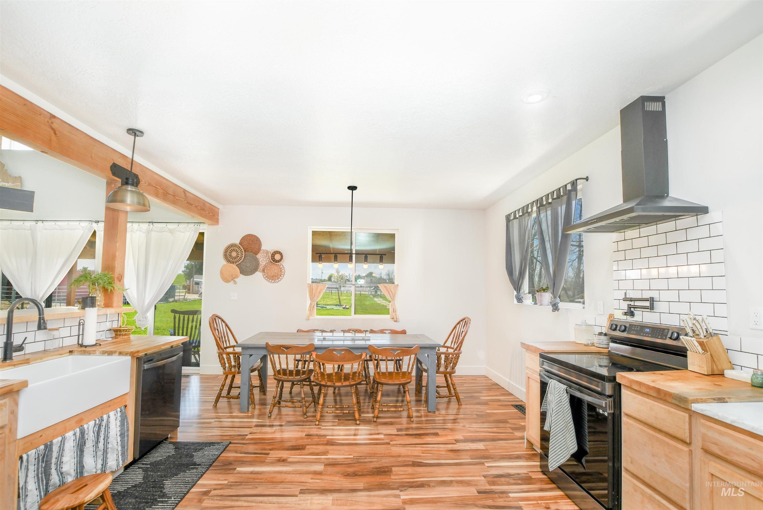 6141 E Toon Ln, Kuna, Idaho 83634, 7 Bedrooms, 5 Bathrooms, Residential For Sale, Price $950,000,MLS 98962281