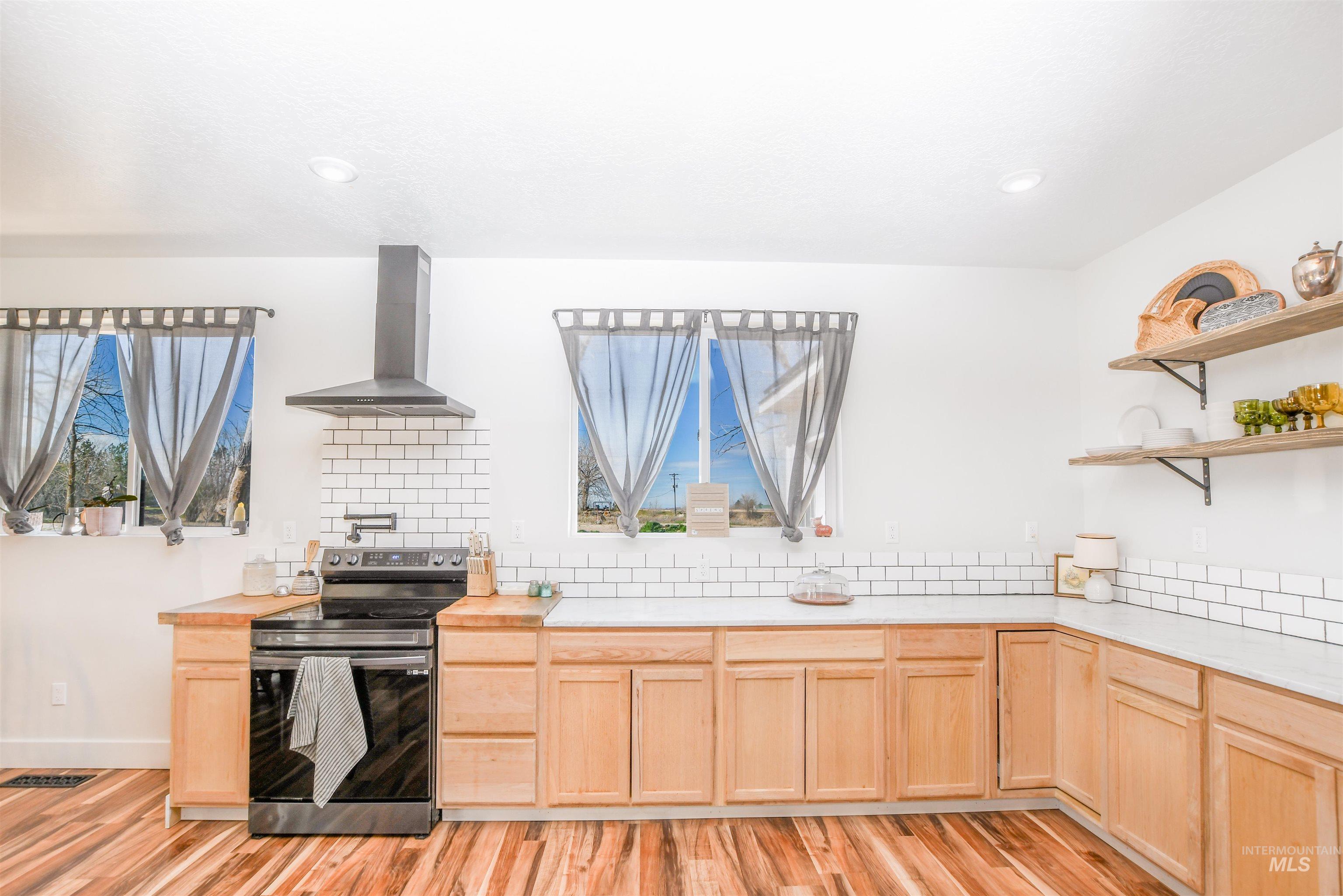 6141 E Toon Ln, Kuna, Idaho 83634, 7 Bedrooms, 5 Bathrooms, Residential For Sale, Price $950,000,MLS 98962281