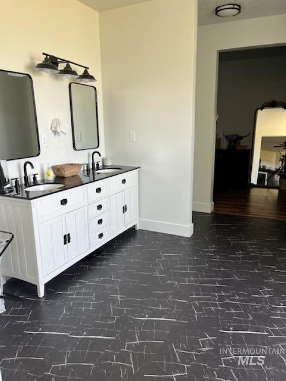 6141 E Toon Ln, Kuna, Idaho 83634, 7 Bedrooms, 5 Bathrooms, Residential For Sale, Price $950,000,MLS 98962281