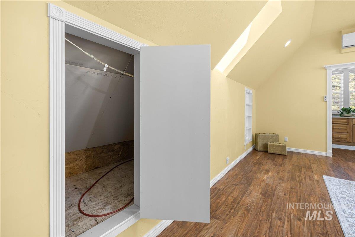 5611 W Hill Rd, Boise, Idaho 83703, 5 Bedrooms, 3 Bathrooms, Residential For Sale, Price $925,000,MLS 98962287