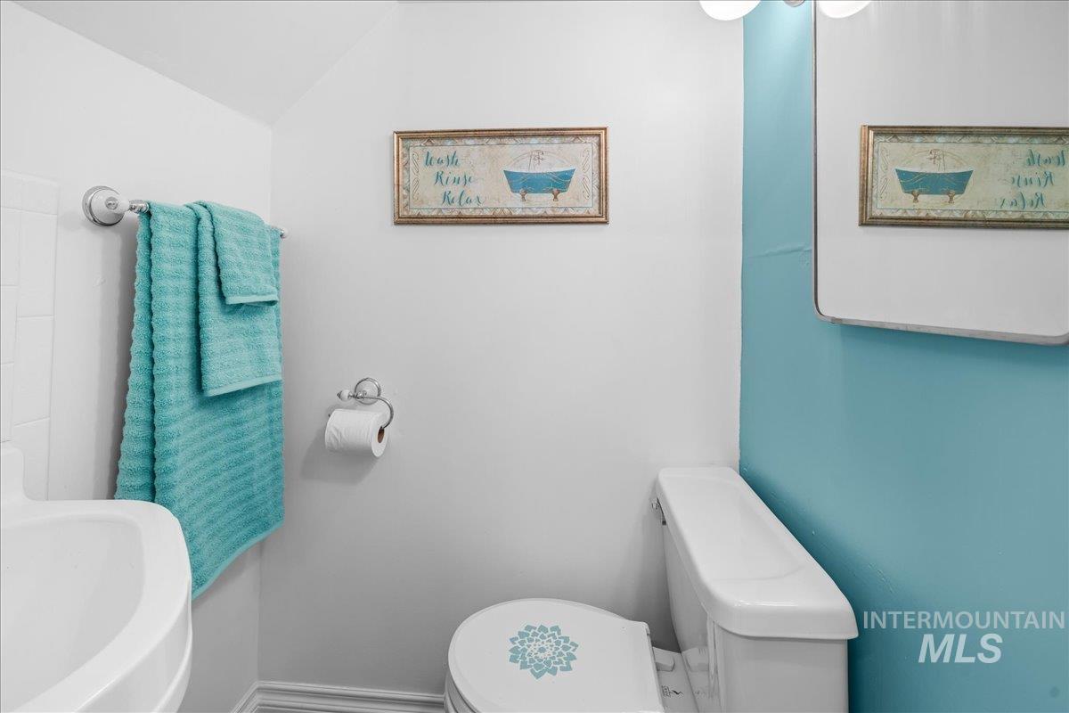 5611 W Hill Rd, Boise, Idaho 83703, 5 Bedrooms, 3 Bathrooms, Residential For Sale, Price $925,000,MLS 98962287