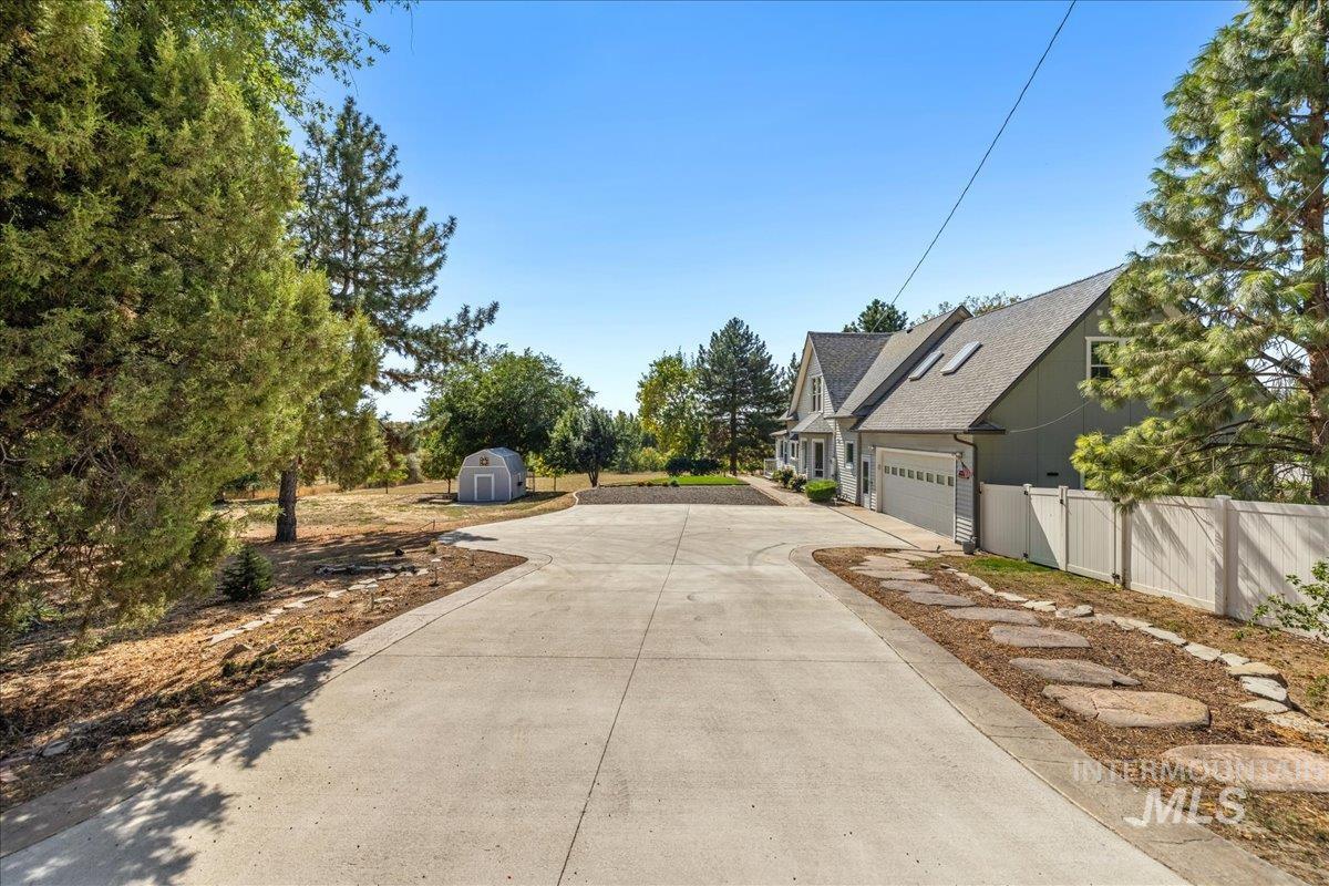 5611 W Hill Rd, Boise, Idaho 83703, 5 Bedrooms, 3 Bathrooms, Residential For Sale, Price $925,000,MLS 98962287