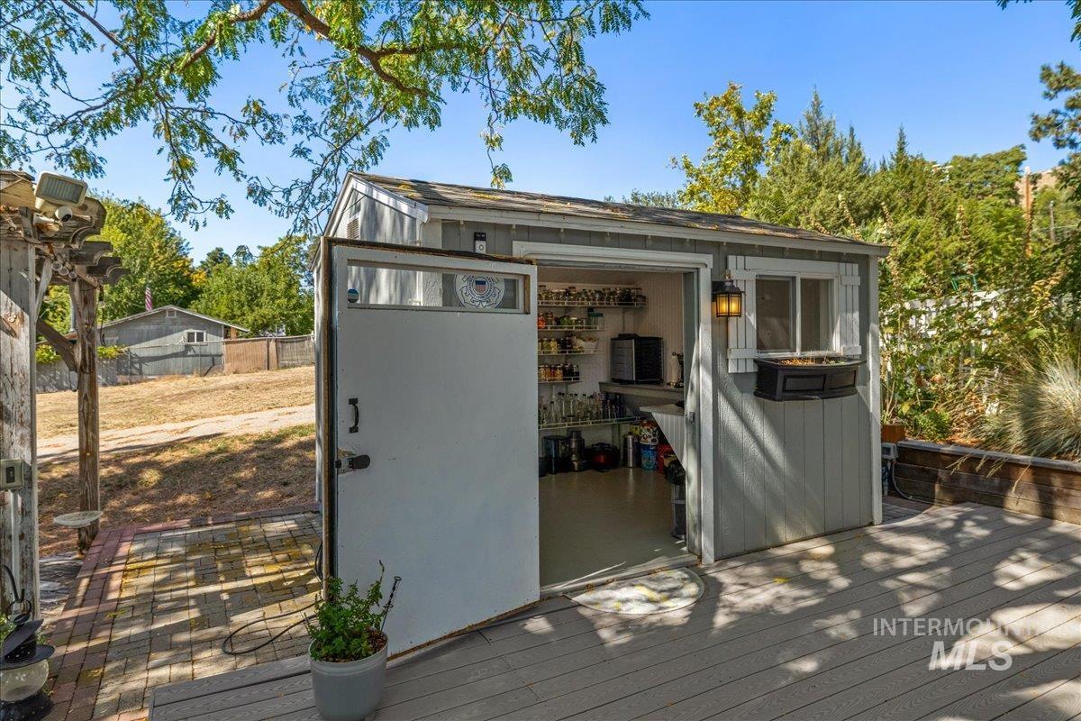 5611 W Hill Rd, Boise, Idaho 83703, 5 Bedrooms, 3 Bathrooms, Residential For Sale, Price $894,500, 98962287