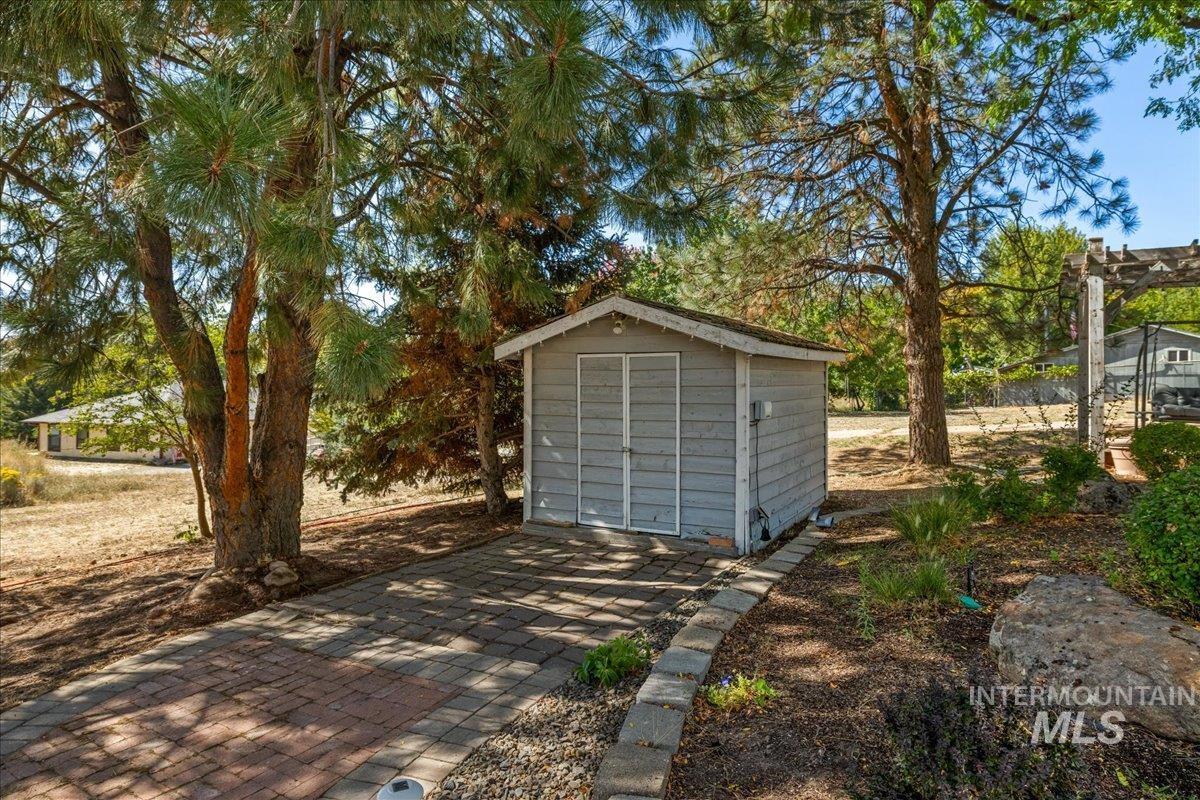 5611 W Hill Rd, Boise, Idaho 83703, 5 Bedrooms, 3 Bathrooms, Residential For Sale, Price $925,000,MLS 98962287