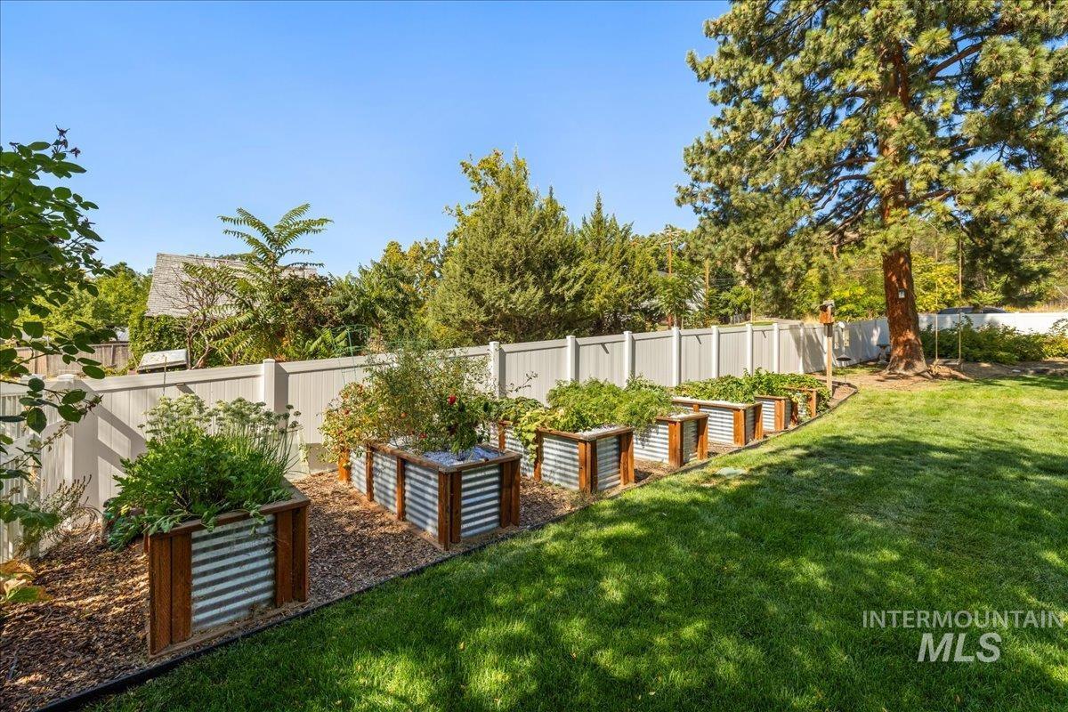 5611 W Hill Rd, Boise, Idaho 83703, 5 Bedrooms, 3 Bathrooms, Residential For Sale, Price $894,500, 98962287